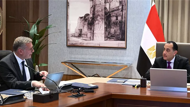 رئيس الوزراء يستعرض مستجدات عدد من مشروعات وملفات عمل وزارة البترول