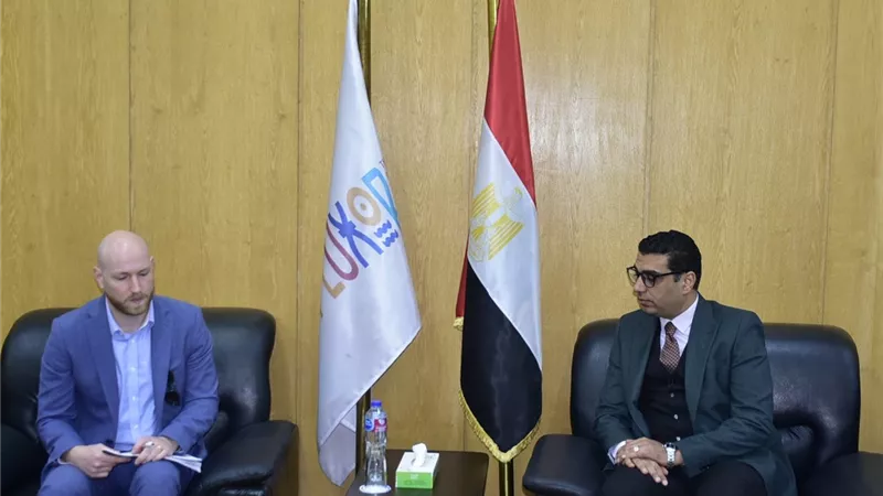 نائب محافظ الأقصر يبحث مع وفد السفارة البريطانية التعاون المشترك
