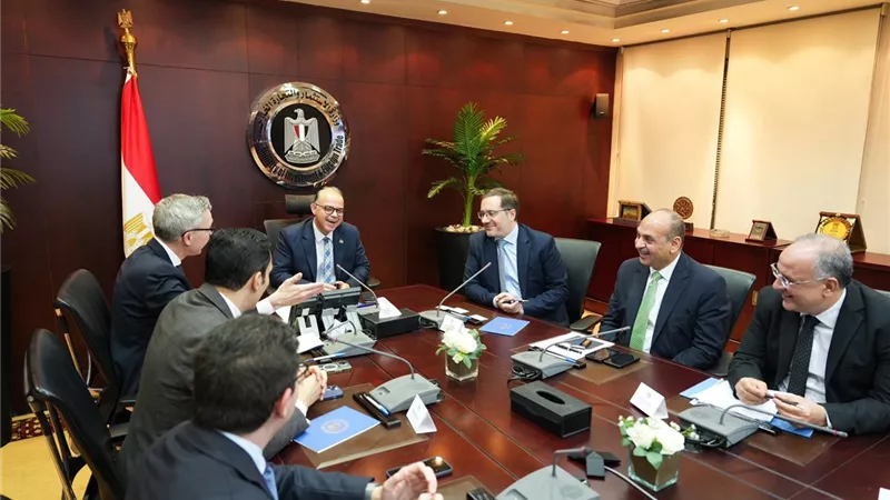 وزير الاستثمار يلتقي الرئيس التنفيذي لشركة سكاتك النرويجية لتعزيز التعاون