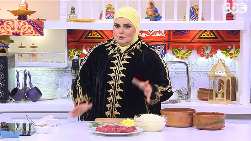 وصفات رمضانية من نجلاء الشرشابي.. لحم بالبصل في الفرن وعيش مصبوب