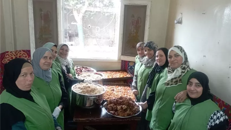 350 وجبة يوميا ضمن مبادرة مطبخ المصرية بإيد بناتها في المنيا