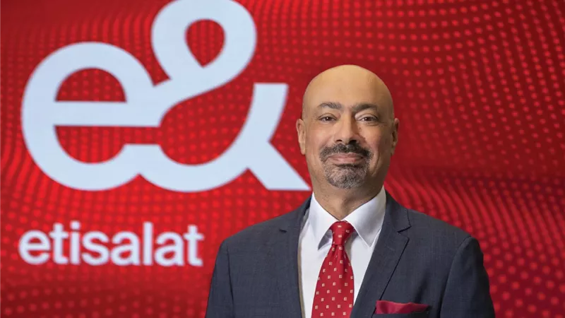 حاتم دويدار يغادر «إي أند الإماراتية» بعد 6 سنوات قيادية