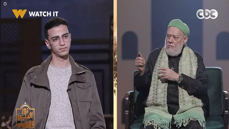 شاب يسأل: هل يحق للموظف الاطلاع على بيانات العملاء؟.. رد قاطع من علي جمعة