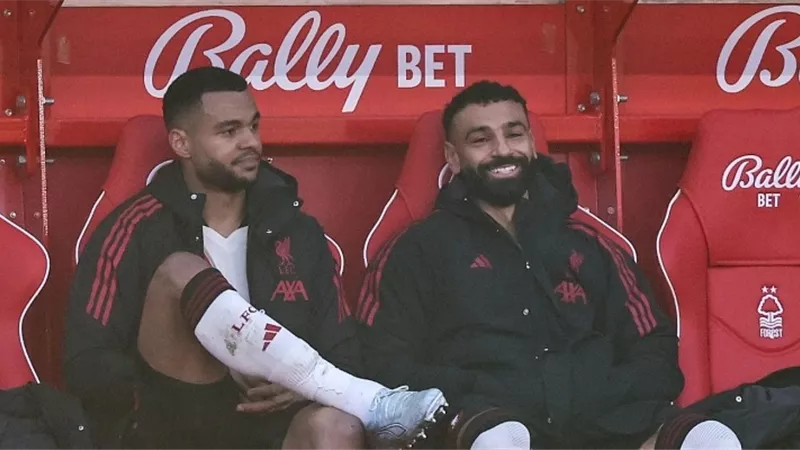 سام ألارديس ينتقد محمد صلاح: تصرفاتك تشبه الطفل الكبير