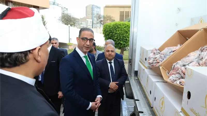 محافظ الجيزة يشهد تسلُّم 4 أطنان لحوم دفعة جديدة من صكوك «الإطعام» 
