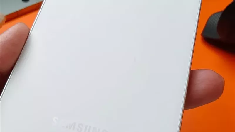 قبل الإعلان الرسمي غدا.. شخص يحصل على هاتف Galaxy S26 Ultra|فيديو وصور