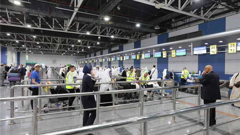 مطار القاهرة يرفع درجة الاستعداد لخدمة معتمري رمضان