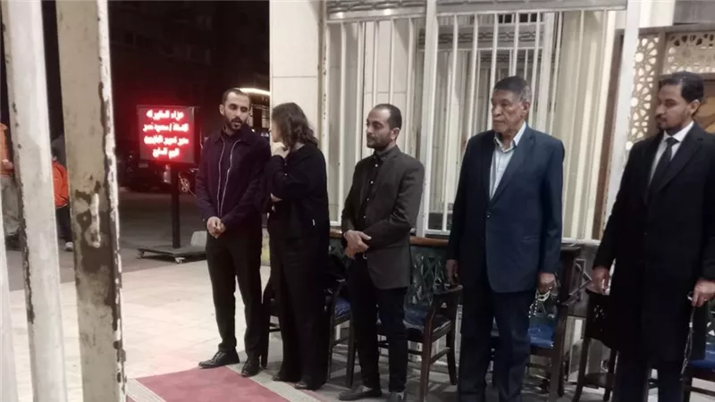 الصحفيون يتوافدون على عزاء الزميل محمود نصر