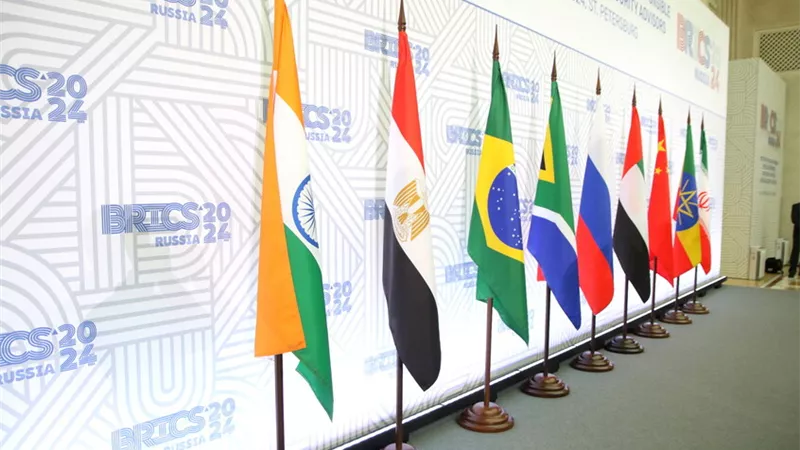 الروبية والرند والبيزو.. تعرف على أسعار الجنيه أمام جميع عملات دول البريكس