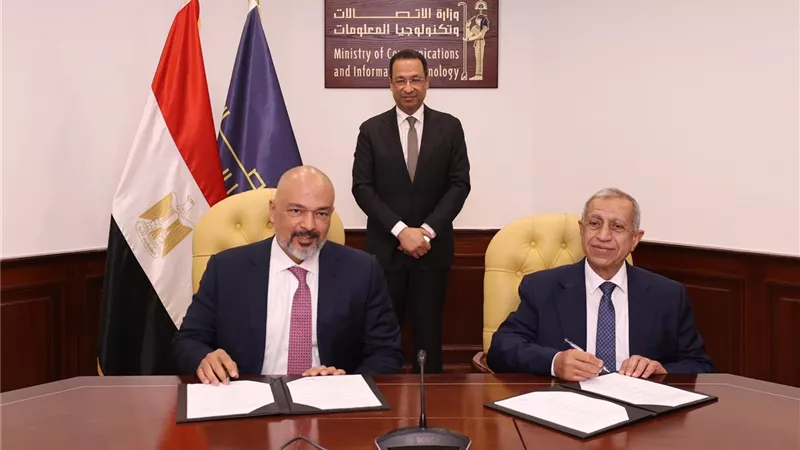 إي آند مصر و«الأكاديمية» تطلق مختبرات اتصالات حديثة للطلاب