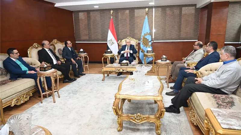 محافظ الغربية يستقبل وفد المستشفى الأمريكي بطنطا ويشيد بدوره الطبي