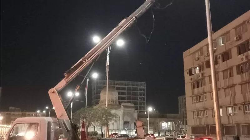 رفع كفاءة الإنارة العامة أمام محكمة كفر الشيخ وتقسيم 2 بحي شرق 