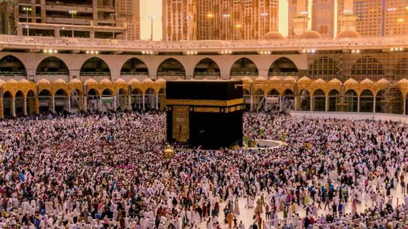 نحو عمرة آمنة في رمضان.. روشتة طبية لتجنب «فخ الجفاف» 