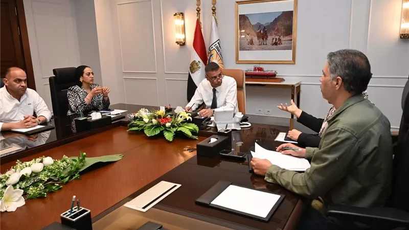 محافظ جنوب سيناء يعقد اجتماعا لعرض موقف منظومة مياه الشرب والصرف الصحي 