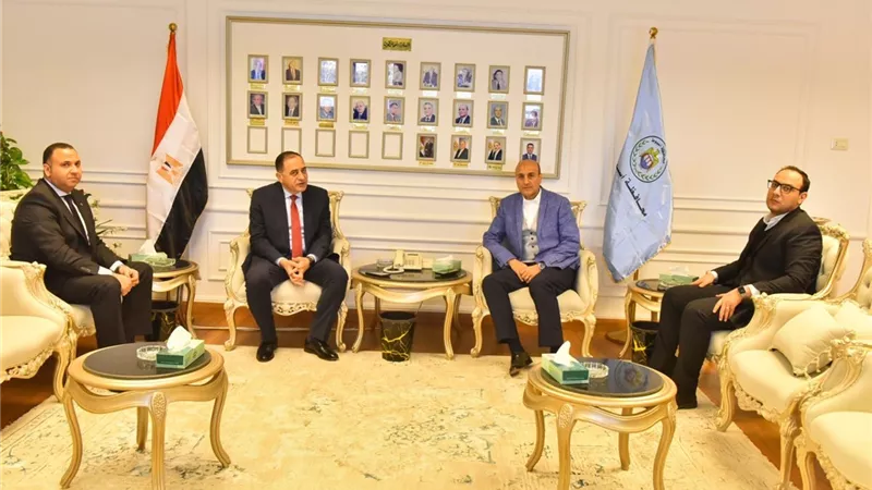 محافظ أسيوط يستقبل رئيسي محكمتي شمال وجنوب أسيوط لتلقي التهنئة 