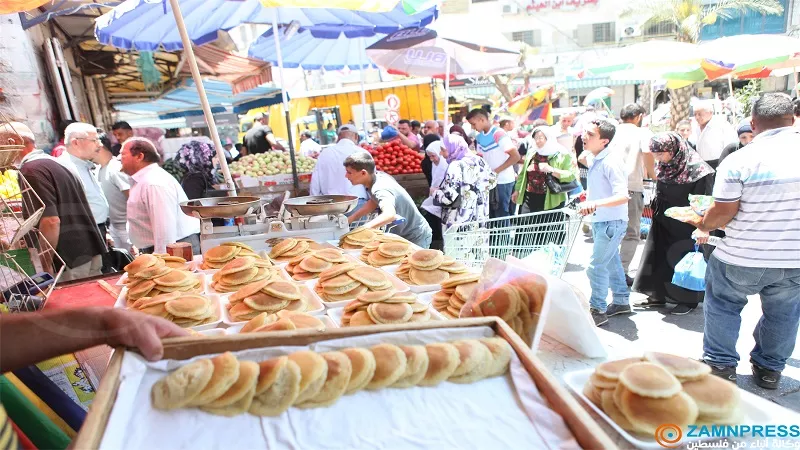 «رمضان في رام الله».. إعادة ترتيب أولويات الشراء والاستهلاك للأسر|فيديو