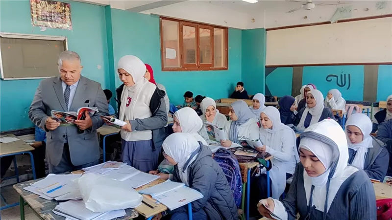 مدير «تعليم الفيوم» يتابع انتظام العملية التعليمية بمدارس شرق