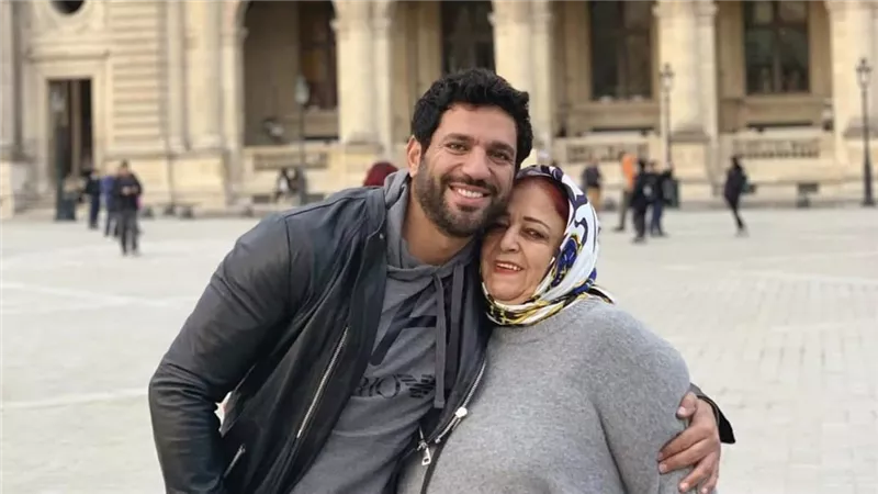 « اللهم آنس وحشتها».. حسن الرداد يدعو لوالدته في الشهر المبارك