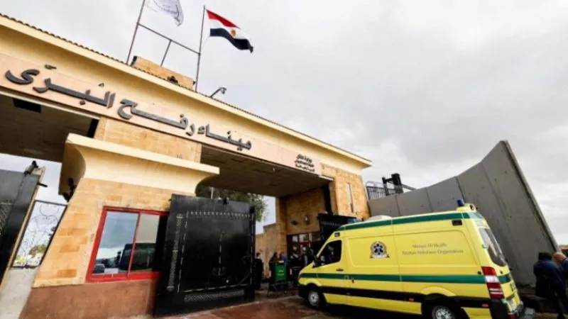 معبر رفح يستقبل فلسطينيين ويواصل إدخال المساعدات الإنسانية لغزة|فيديو