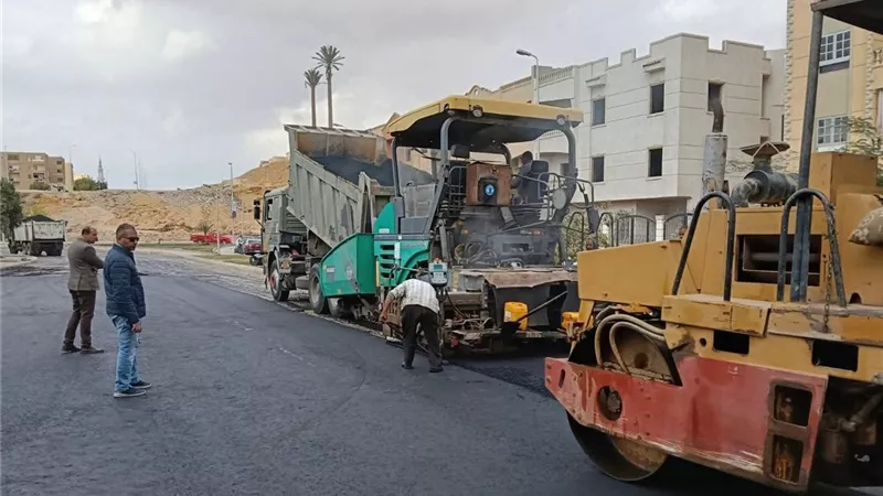 وزيرة الإسكان تتابع مشروعات تطوير ومد الطرق والمرافق بالمناطق الصناعية