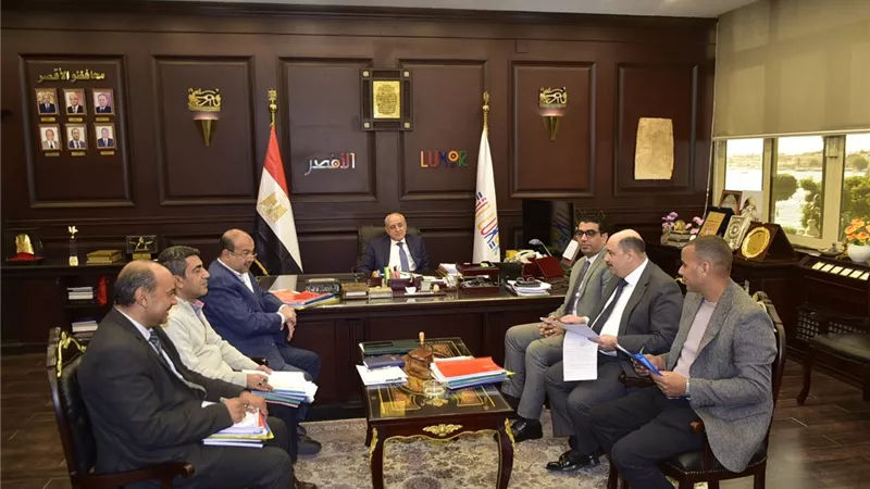 محافظ الأقصر يترأس اجتماع الأمانة الفنية للجنة القيادات للتجديد 