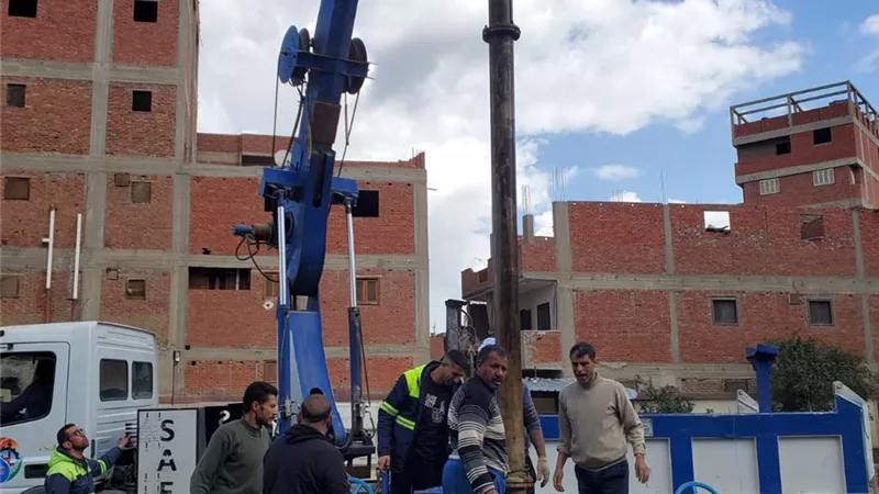 رئيس مياه القليوبية يتابع تركيب طلمبة إضافية بمحطة عاصم