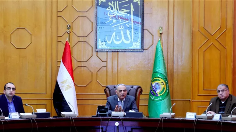 محافظ الإسماعيلية يتابع ملف المتغيرات المكانية ويوجه بإزالة المخالفات