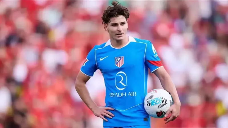 مستقبل ألفاريز يثير التكهنات.. برشلونة يبحث عن خليفة ليفاندوفسكي