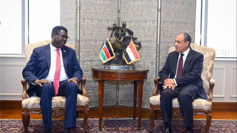 وزير الخارجية يستقبل نظيره الجنوب سوداني لتعزيز العلاقات الثنائية