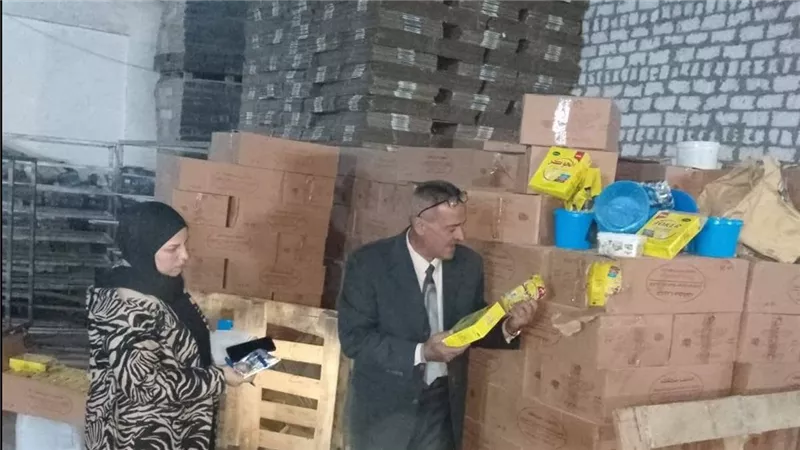 ضبط 29 طن مواد غذائية غير صالحة و10 آلاف لتر سولار بالشرقية| صور