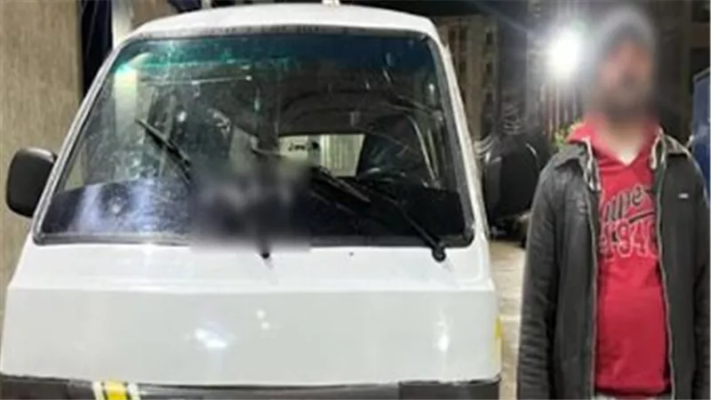 عنصر جنائي يعتدي على مواطن بسبب خلاف على أولوية المرور والأمن يضبطه