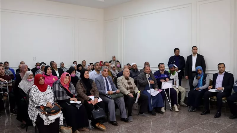 محافظ الإسماعيلية يستمع لمطالب الأهالي