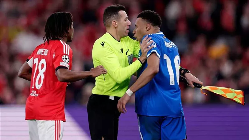 استقبلهم بتعزيزات أمنية.. ريال مدريد يظهر العين الحمراء لجماهير بنفيكا