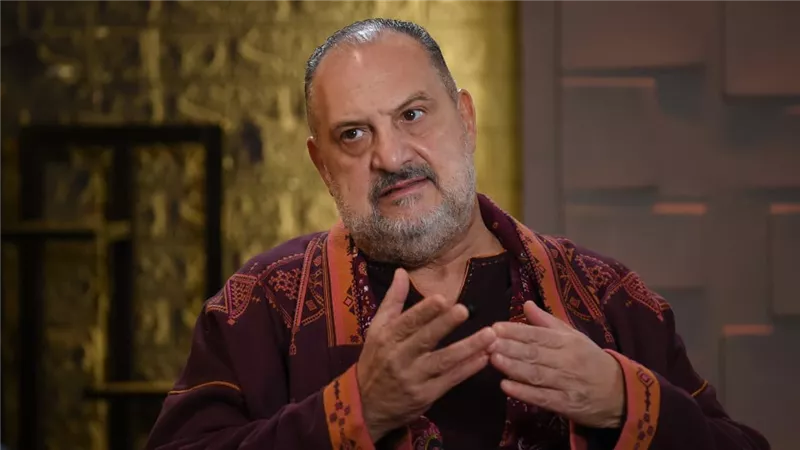 خالد الصاوي ينهار على الهواء بعد ظهور طارق عبد العزيز بالذكاء الاصطناعي