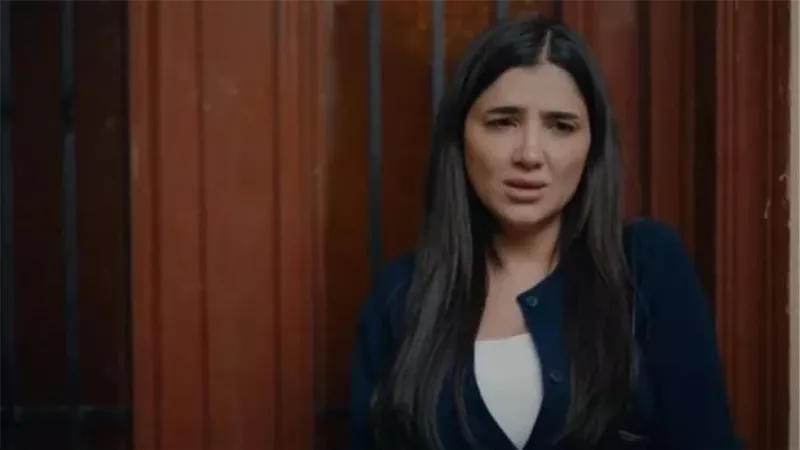 «الأخت والحبيبة».. الوسط الفني يواسي مي عمر بعد فقدانها لوالدها