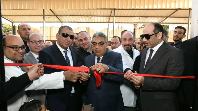 محافظ الدقهلية يفتتح أعمال تطوير صيدليات مستشفى أجا المركزي