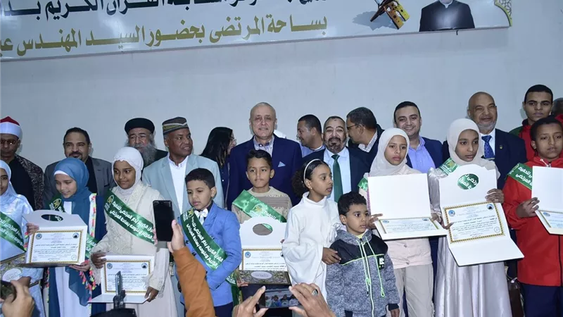 محافظ الأقصر يكرم 56 من حفظة القرآن الكريم