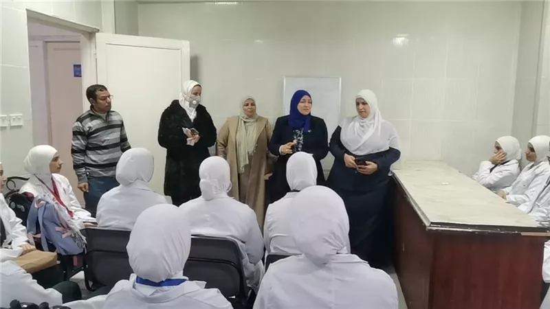 نائب رئيس الرحمانية بالبحيرة تتابع انتظام سير العمل بالإدارة الصحية