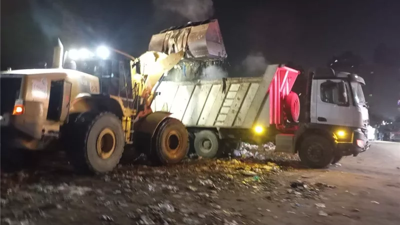 محافظ الجيزة: رفع 2700 طن مخلفات من العمرانية والوراق| صور