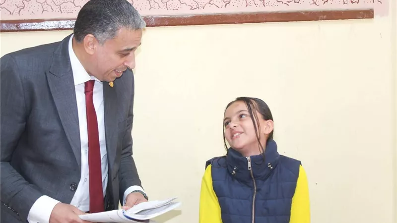 مدير تعليم الجيزة يجري جولة مفاجئة على إدارتي الحوامدية والبدرشين