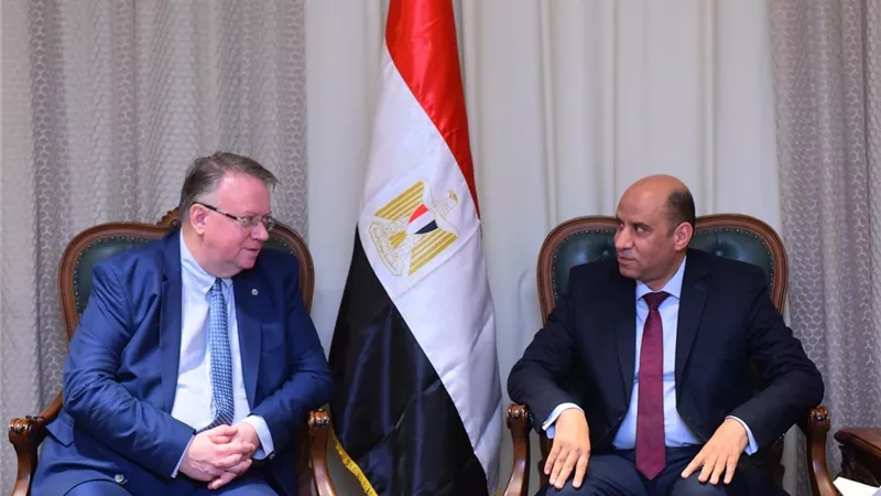 مدير المنظمة الدولية يهنئ وزير العمل ويؤكد استمرار التعاون المشترك