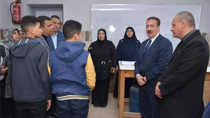 محافظ بورسعيد يوجه بالتصدي لارتفاع نسبة الغياب بالمدارس