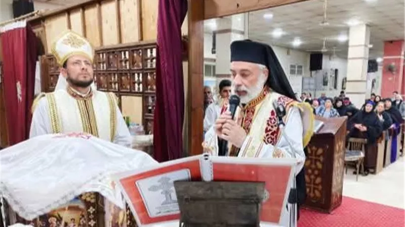 مطران المنيا يترأس قداس «خدمة الابن الشاطر» بكنيسة العذراء مريم بمنسافيس