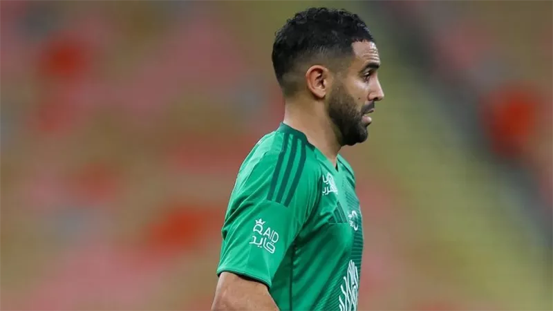 غياب رياض محرز يلفت الأنظار قبل مواجهة الأهلي والرياض في الدوري السعودي