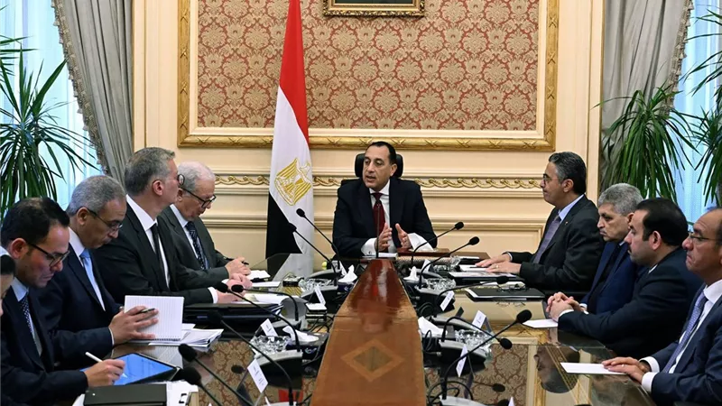 الأرصدة آمنة.. رئيس الحكومة يتابع موقف توافر السلع الاستراتيجية