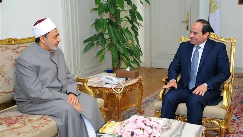 الرئيس السيسي يجري اتصالًا هاتفيًا بشيخ الأزهر للاطمئنان على صحته