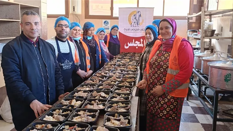 إعداد 370 وجبة إفطار ساخنة من إنتاج «مطبخ المصرية بإيد بناتها» 