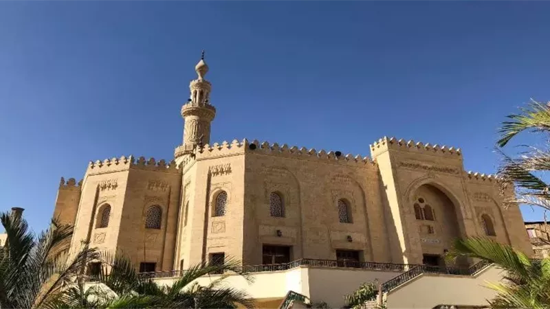 «جوهرة حي الخليفة».. ما لا تعرفه عن مسجد السيدة رقية