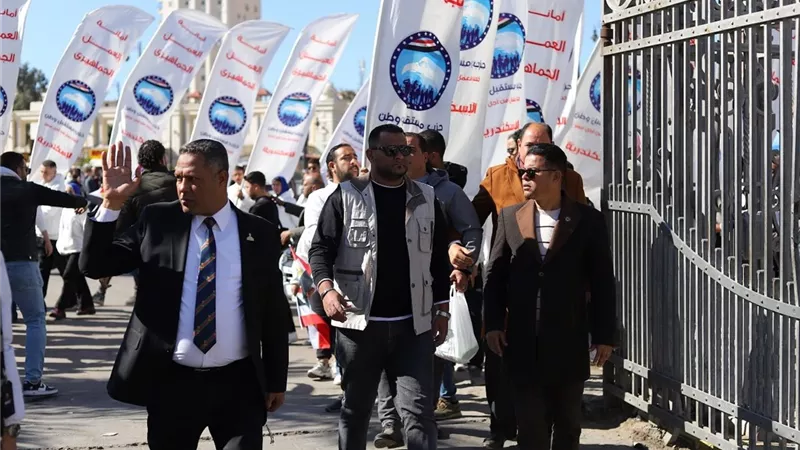 «العمل الجماهيري بمستقبل وطن» بالإسكندرية يوزع وجبات إفطار على المسافرين 