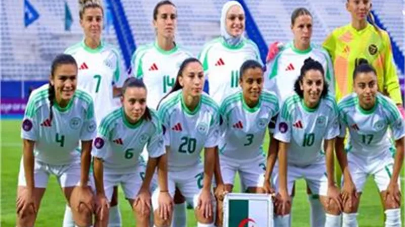وصول بعثة سيدات الجزائر لكرة القدم إلى القاهرة لمواجهة منتخب مصر